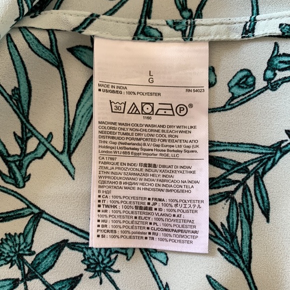 Banana Republic NWOT Tiered Flowing Sleeveless blouse - Picture 4 of 4